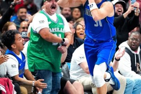 YY易游m6米乐福建YY易游m6米乐信息技术有限公司-包含独行侠球员默默训练，为争取胜利做准备的词条