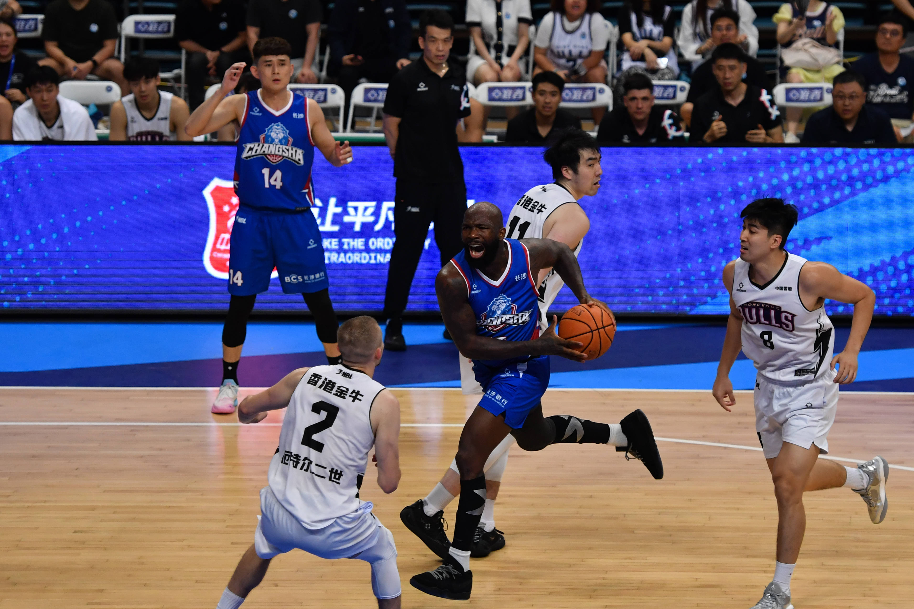 全运会篮球比赛中华队精湛表现,赢得掌声连连 全运会篮球比赛中华队精湛表现,赢得掌声连连