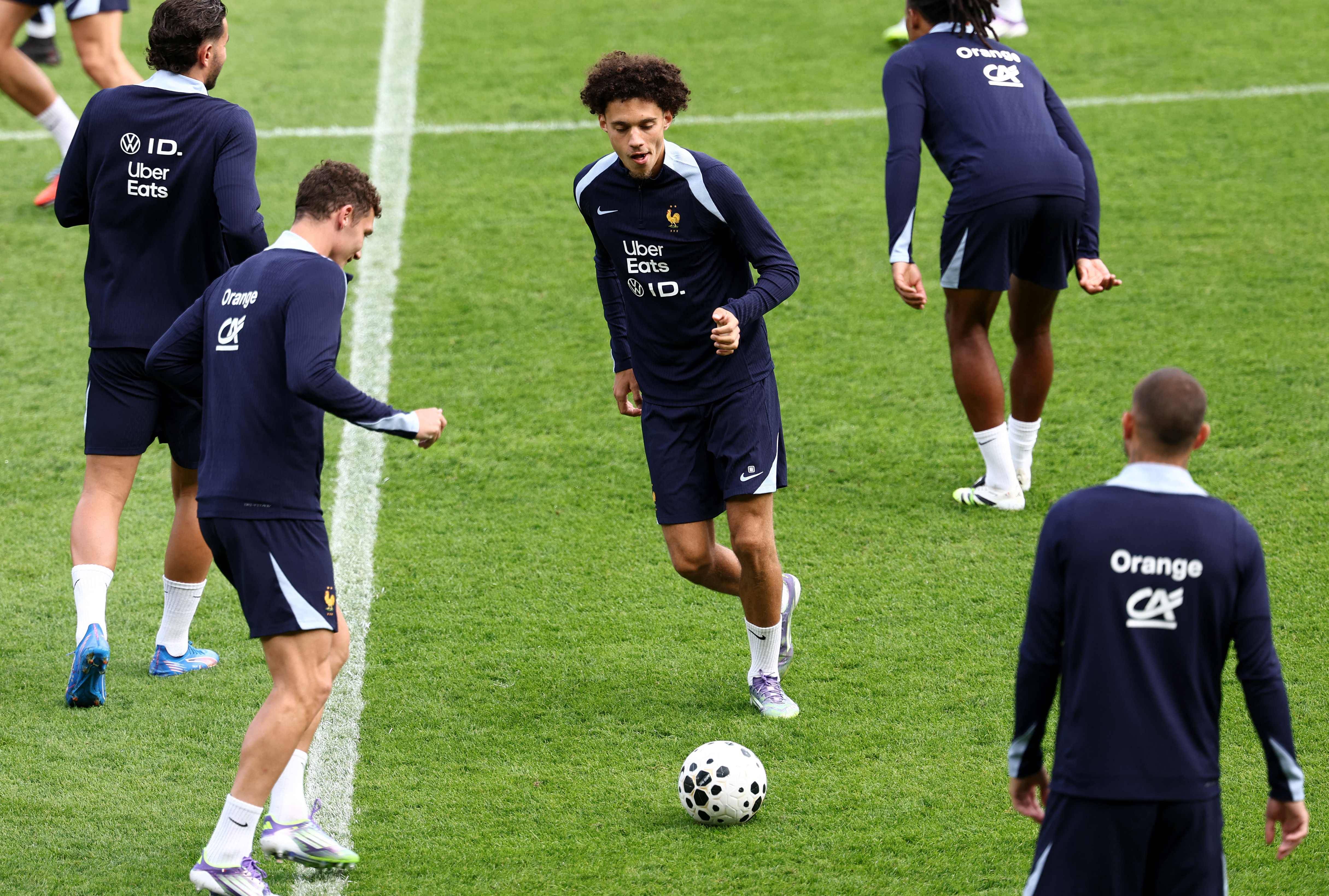 法国队备战，世界杯热身赛联赛中胜出