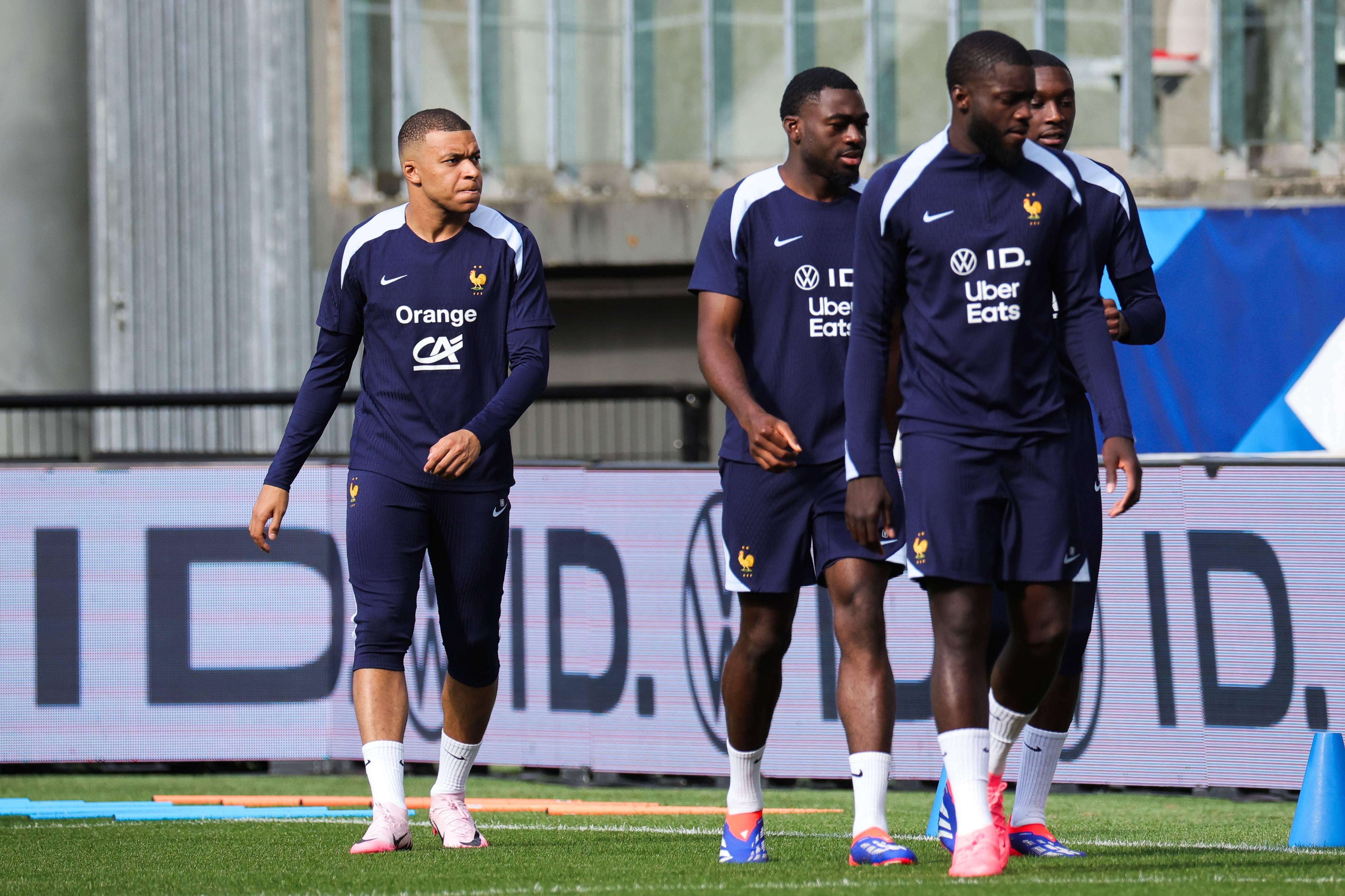 法国队备战，世界杯热身赛联赛中胜出