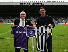 传奇比达尔梅开二度，巴黎稳坐榜首的简单介绍